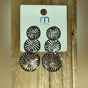 NWT Elegant Sliver Earrings